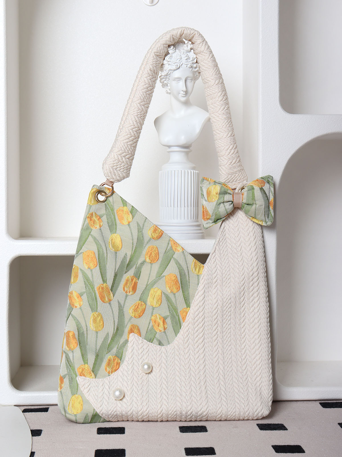 Large Capacity Tulip Cat Tote Bag - Cute Niche Design for Spring, Stylish Shoulder Crossbody Bag Large Capacity Tulip Cat Tote Bag - Cute Niche Design for Spring, Stylish Shoulder Crossbody Bag