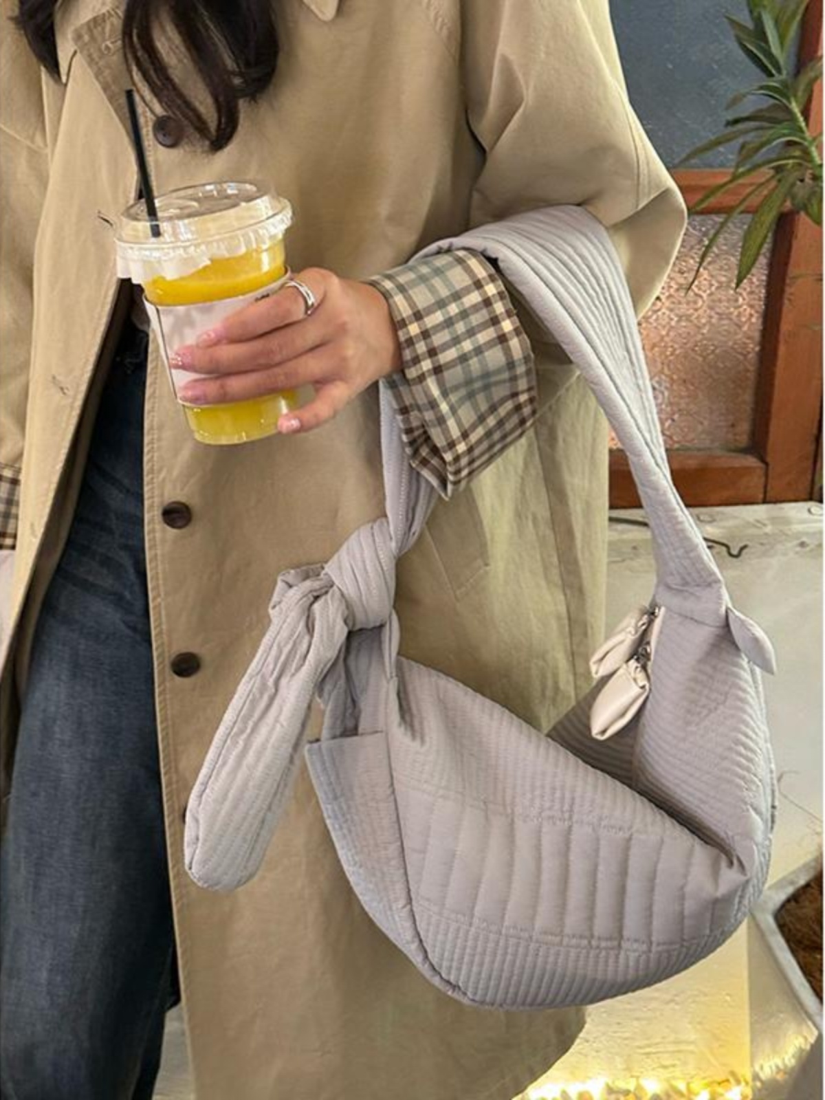 Large Capacity Wide Strap Tote Bag - Stylish Cloud Design for Commuting, Shoulder and Crossbody Wear, Niche Fashion Essential Large Capacity Wide Strap Tote Bag - Stylish Cloud Design for Commuting, Shoulder and Crossbody Wear, Niche Fashion Essential