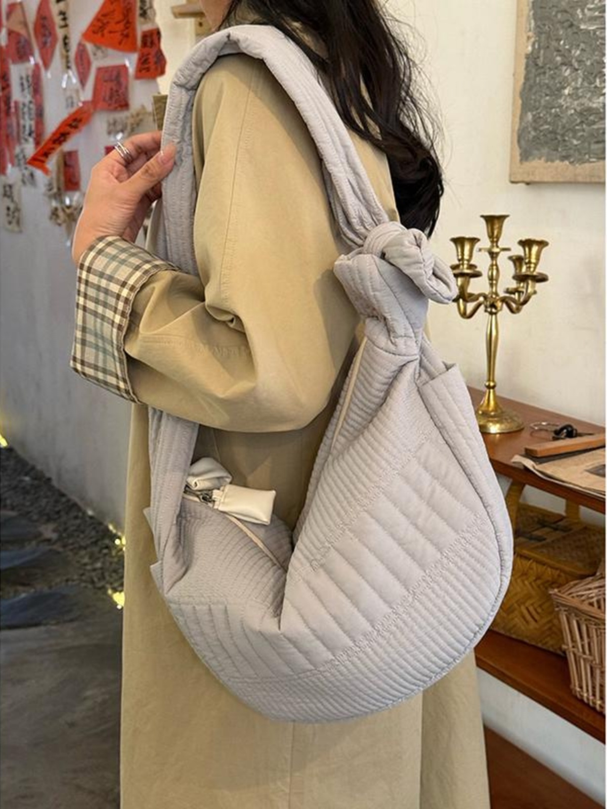 Large Capacity Wide Strap Tote Bag - Stylish Cloud Design for Commuting, Shoulder and Crossbody Wear, Niche Fashion Essential Large Capacity Wide Strap Tote Bag - Stylish Cloud Design for Commuting, Shoulder and Crossbody Wear, Niche Fashion Essential