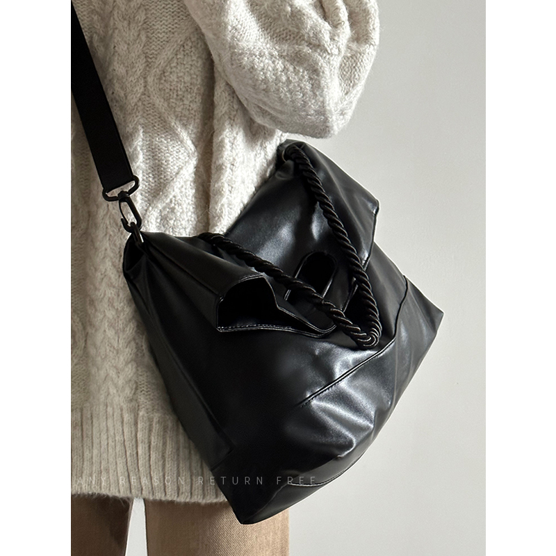 Large-Capacity Women's Briefcase Tote Bag 2024 - Stylish Commuter Shoulder Crossbody Bag for Students and Early Classes Large-Capacity Women's Briefcase Tote Bag 2024 - Stylish Commuter Shoulder Crossbody Bag for Students and Early Classes