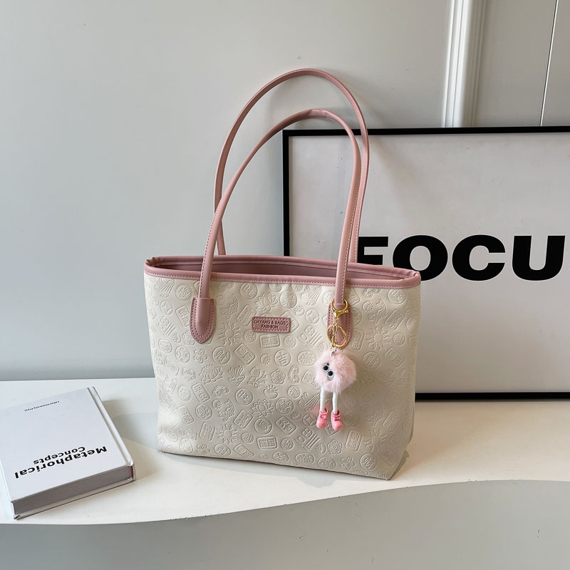 Large Capacity Women's Casual Shoulder Bag - 2025 Fashionable Embossed Tote for Commuting & Classroom Style Large Capacity Women's Casual Shoulder Bag - 2025 Fashionable Embossed Tote for Commuting & Classroom Style
