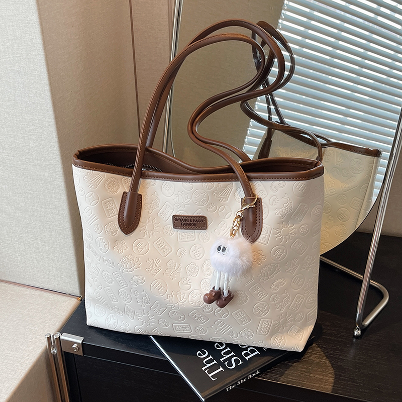 Large Capacity Women's Casual Shoulder Bag - 2025 Fashionable Embossed Tote for Commuting & Classroom Style Large Capacity Women's Casual Shoulder Bag - 2025 Fashionable Embossed Tote for Commuting & Classroom Style