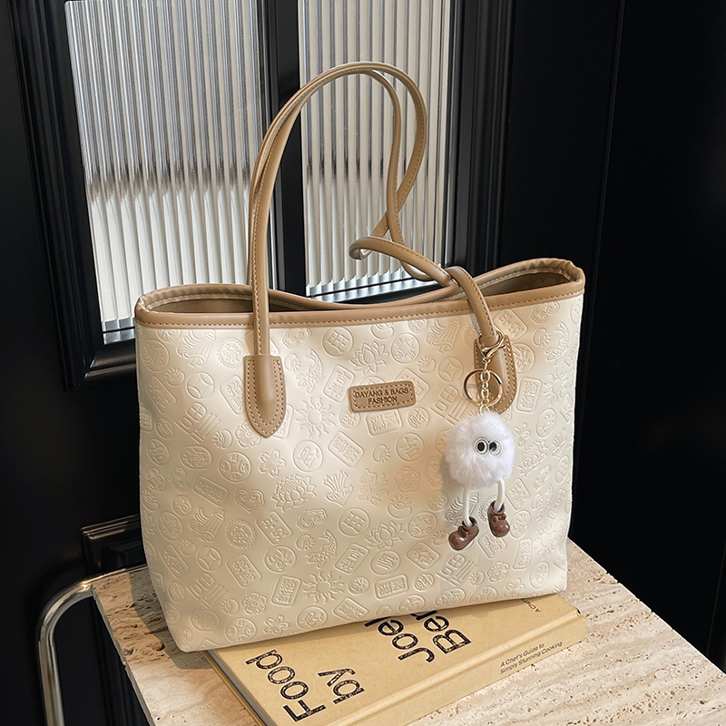 Large Capacity Women's Casual Shoulder Bag - 2025 Fashionable Embossed Tote for Commuting & Classroom Style Large Capacity Women's Casual Shoulder Bag - 2025 Fashionable Embossed Tote for Commuting & Classroom Style