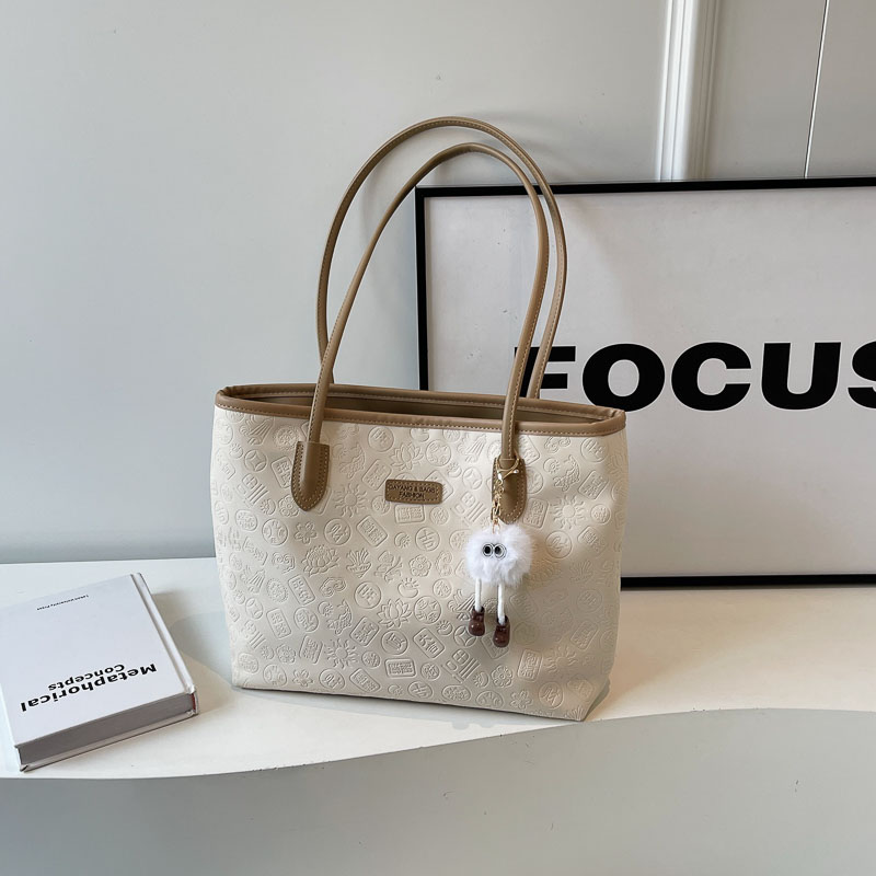 Large Capacity Women's Casual Shoulder Bag - 2025 Fashionable Embossed Tote for Commuting & Classroom Style Large Capacity Women's Casual Shoulder Bag - 2025 Fashionable Embossed Tote for Commuting & Classroom Style