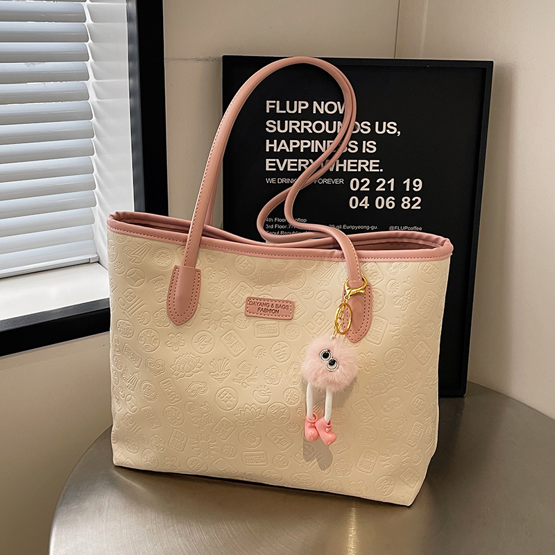 Large Capacity Women's Casual Shoulder Bag - 2025 Fashionable Embossed Tote for Commuting & Classroom Style Large Capacity Women's Casual Shoulder Bag - 2025 Fashionable Embossed Tote for Commuting & Classroom Style
