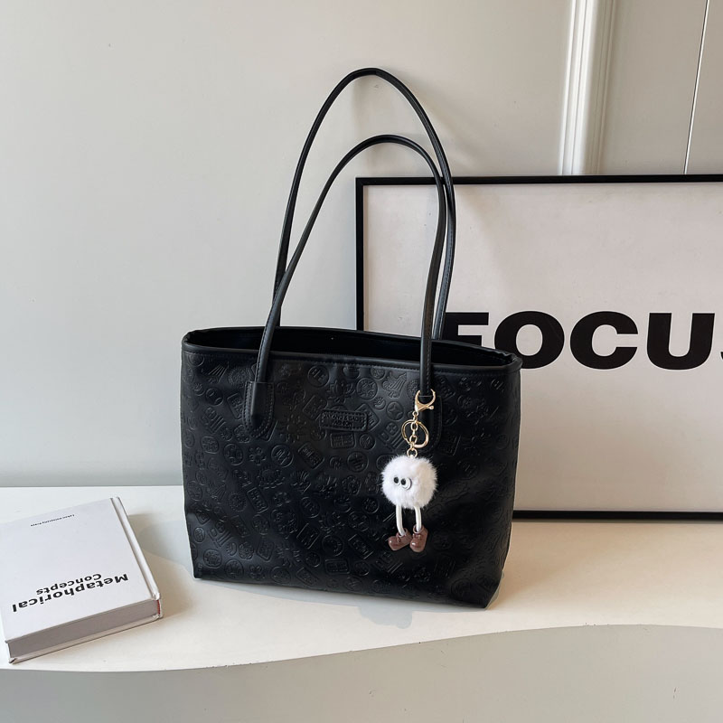 Large Capacity Women's Casual Shoulder Bag - 2025 Fashionable Embossed Tote for Commuting & Classroom Style Large Capacity Women's Casual Shoulder Bag - 2025 Fashionable Embossed Tote for Commuting & Classroom Style