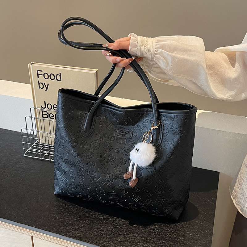 Large Capacity Women's Casual Shoulder Bag - 2025 Fashionable Embossed Tote for Commuting & Classroom Style Large Capacity Women's Casual Shoulder Bag - 2025 Fashionable Embossed Tote for Commuting & Classroom Style