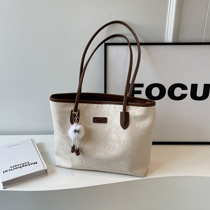 Large Capacity Women's Casual Shoulder Bag - 2025 Fashionable Embossed Tote for Commuting & Classroom Style Large Capacity Women's Casual Shoulder Bag - 2025 Fashionable Embossed Tote for Commuting & Classroom Style