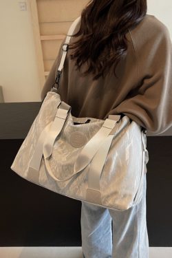 Large Capacity Women's Travel Bag - Solid Color, Portable Hand-Held Design, Ideal for Maternity, Sports, Gym, and Luggage.