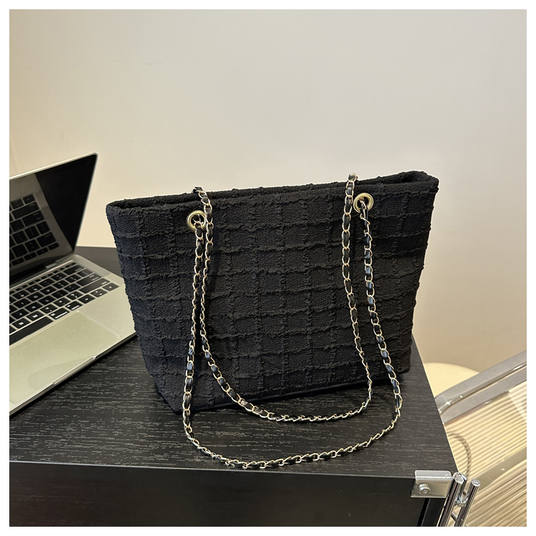 Large Textured Retro Handbag for Women - Trendy 2025 Korean Style Shoulder Tote Bag with High Capacity Large Textured Retro Handbag for Women - Trendy 2025 Korean Style Shoulder Tote Bag with High Capacity