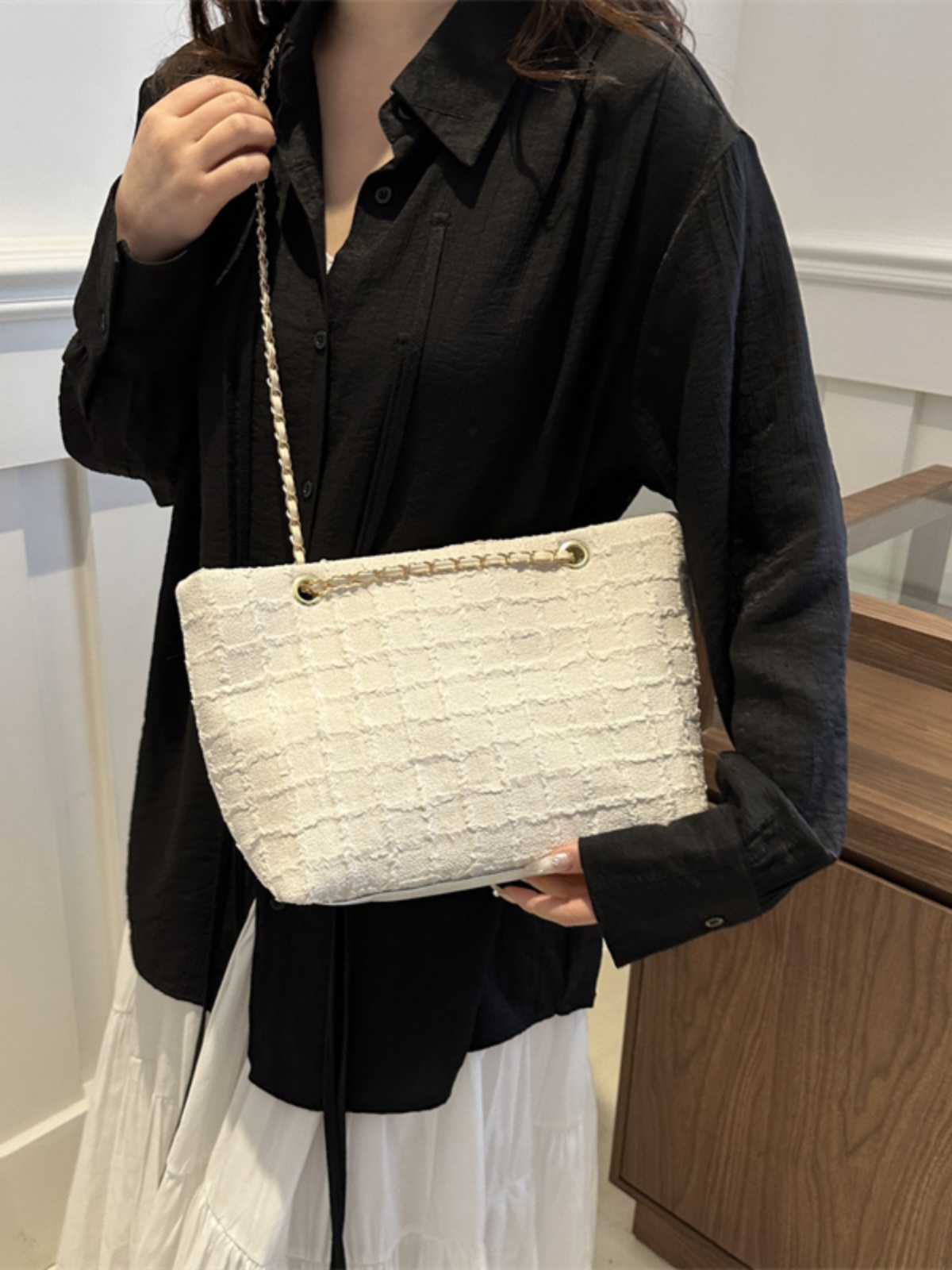 Large Textured Retro Handbag for Women - Trendy 2025 Korean Style Shoulder Tote Bag with High Capacity Large Textured Retro Handbag for Women - Trendy 2025 Korean Style Shoulder Tote Bag with High Capacity