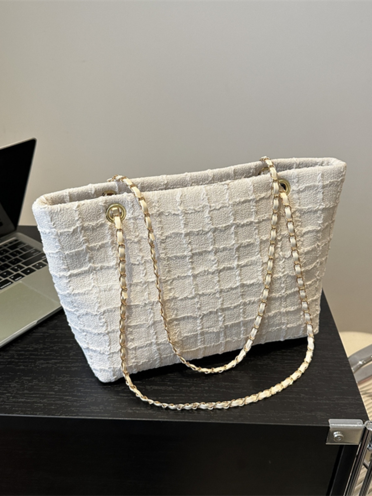 Large Textured Retro Handbag for Women - Trendy 2025 Korean Style Shoulder Tote Bag with High Capacity Large Textured Retro Handbag for Women - Trendy 2025 Korean Style Shoulder Tote Bag with High Capacity