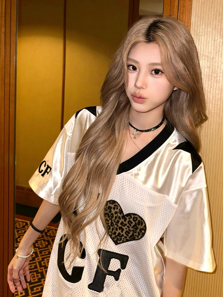 Leopard Print Heart Retro V-Neck T-Shirt for Women - American Style Casual Short Sleeve Sports Top, Quick-Dry Summer Outfit Leopard Print Heart Retro V-Neck T-Shirt for Women - American Style Casual Short Sleeve Sports Top, Quick-Dry Summer Outfit