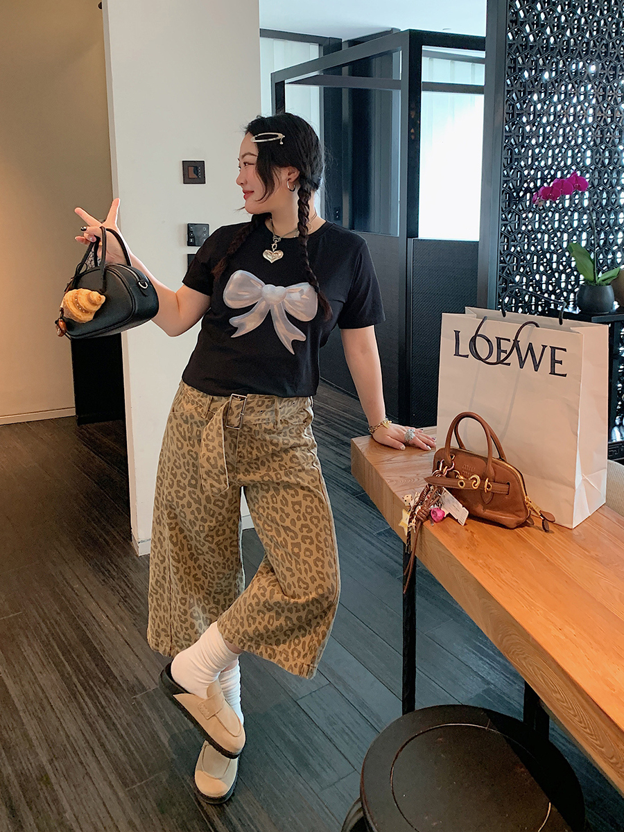 Leopard Print Wide-Leg Jeans for Women - High-Waisted Cropped Pants in Loose Lazy Style, Spring/Summer 2025 Fashion Leopard Print Wide-Leg Jeans for Women - High-Waisted Cropped Pants in Loose Lazy Style, Spring/Summer 2025 Fashion