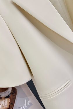 Light Beige Korean-Style Thin Blazer for Women, Elegant French Design, Petite Fit, Summer 2025 Collection