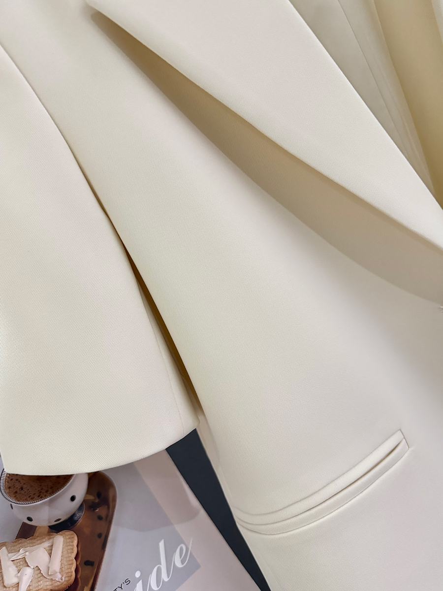 Light Beige Korean-Style Thin Blazer for Women, Elegant French Design, Petite Fit, Summer 2025 Collection Light Beige Korean-Style Thin Blazer for Women, Elegant French Design, Petite Fit, Summer 2025 Collection