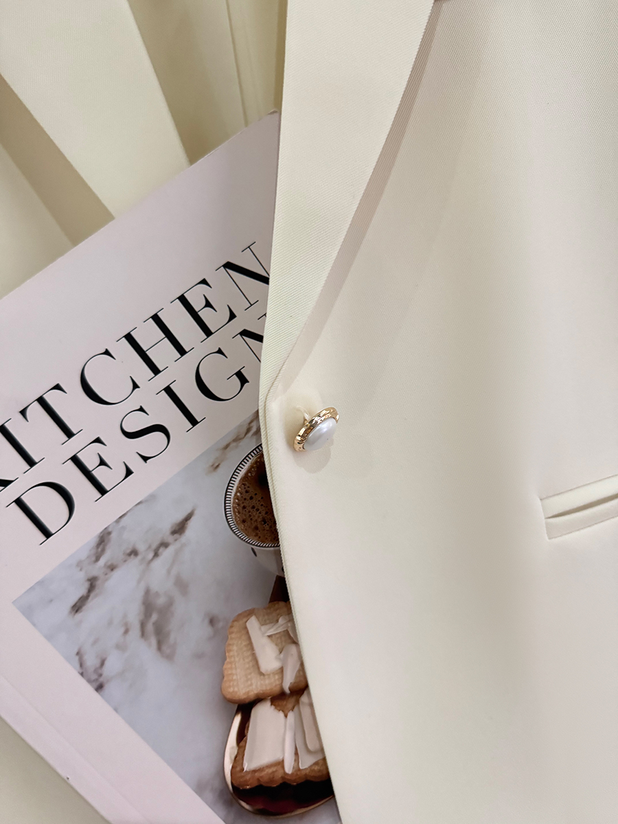 Light Beige Korean-Style Thin Blazer for Women, Elegant French Design, Petite Fit, Summer 2025 Collection Light Beige Korean-Style Thin Blazer for Women, Elegant French Design, Petite Fit, Summer 2025 Collection