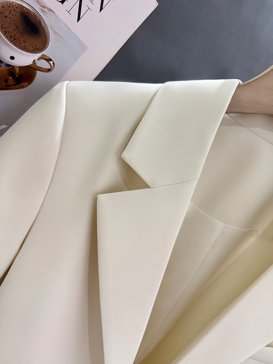 Light Beige Korean-Style Thin Blazer for Women, Elegant French Design, Petite Fit, Summer 2025 Collection Light Beige Korean-Style Thin Blazer for Women, Elegant French Design, Petite Fit, Summer 2025 Collection