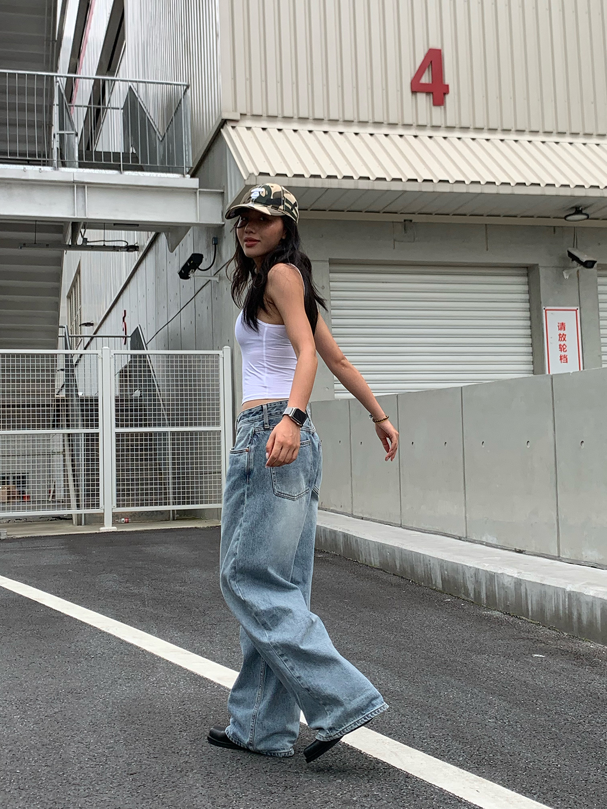 Light Blue Washed Denim Jeans - Low Waist Style, 90s Inspired, Casual Everyday Look, Perfect for Lazy Mornings Light Blue Washed Denim Jeans - Low Waist Style, 90s Inspired, Casual Everyday Look, Perfect for Lazy Mornings