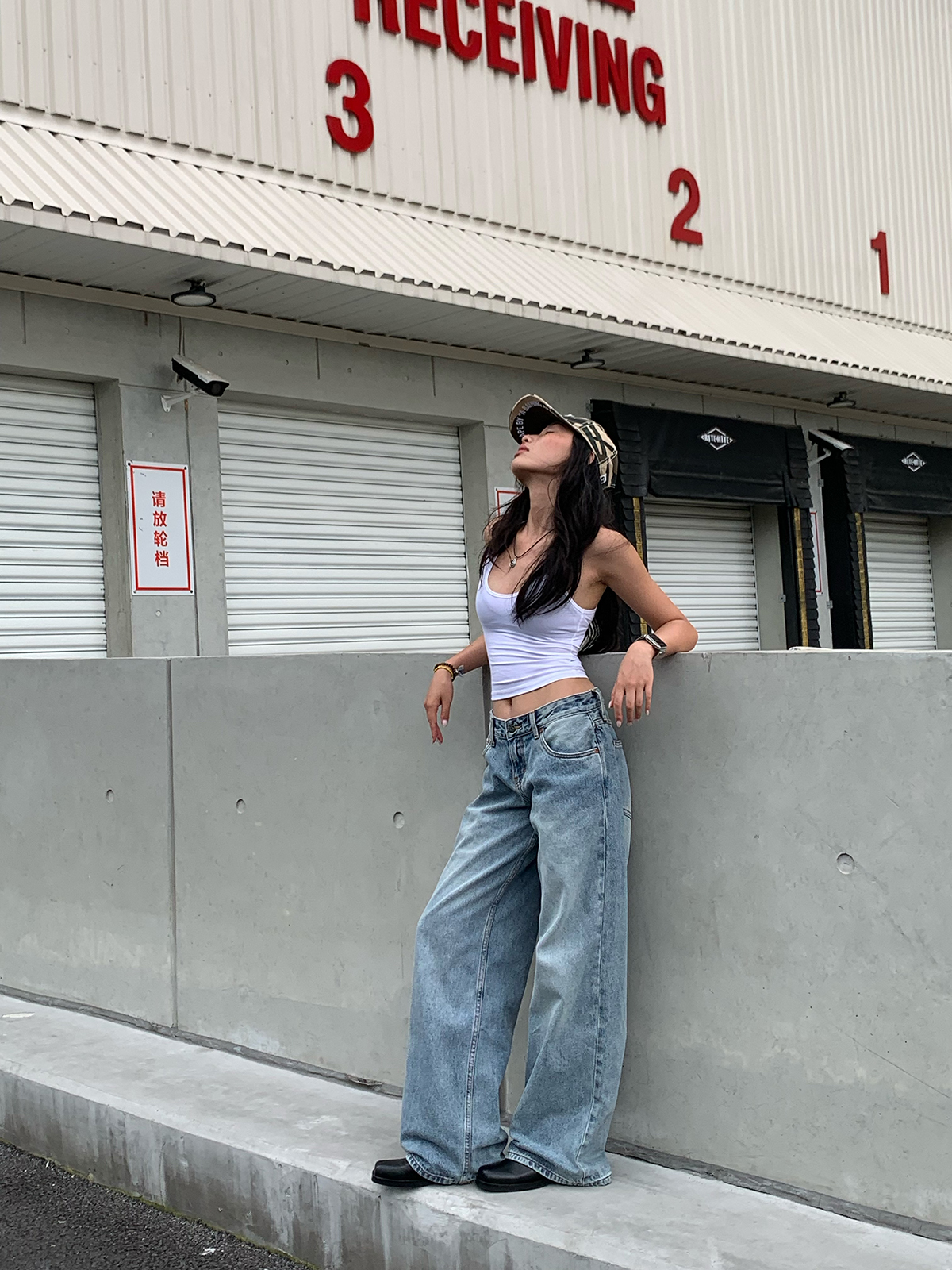 Light Blue Washed Denim Jeans - Low Waist Style, 90s Inspired, Casual Everyday Look, Perfect for Lazy Mornings Light Blue Washed Denim Jeans - Low Waist Style, 90s Inspired, Casual Everyday Look, Perfect for Lazy Mornings