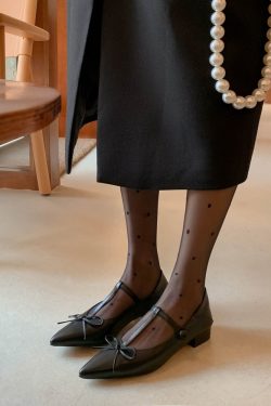 Light Luxury Bow Low-Heeled Pointed Toe Genuine Leather Mary Jane T-Strap Shoes for Chic Bourgeois Style