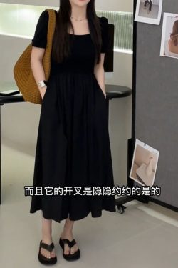 Light Luxury Plus-Size Little Black Dress, French Hepburn Style, Square Neck, Flattering Split Design for Curvy Figures, Summer Fashion