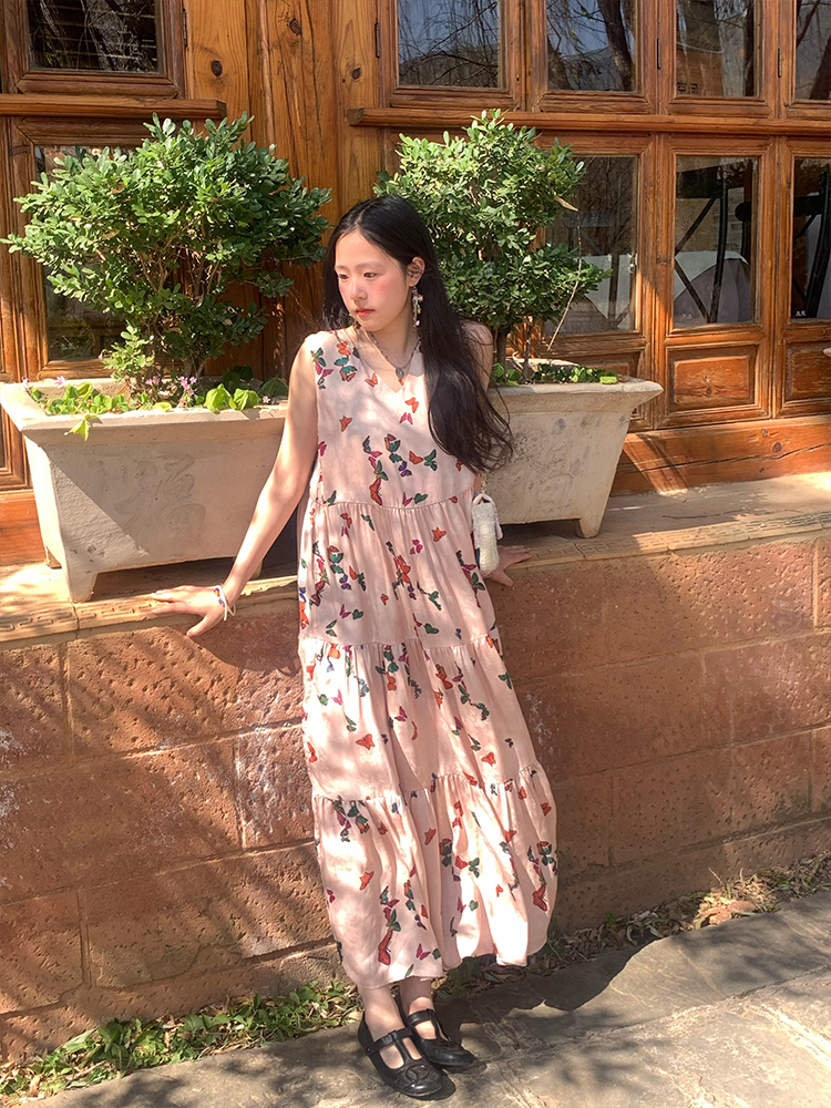 Light Spring Mountains Retro Floral Maxi Dress for Women - Loose V-Neck Sleeveless Long Dress, Perfect for Summer 90s & Y2K Style Light Spring Mountains Retro Floral Maxi Dress for Women - Loose V-Neck Sleeveless Long Dress, Perfect for Summer 90s & Y2K Style