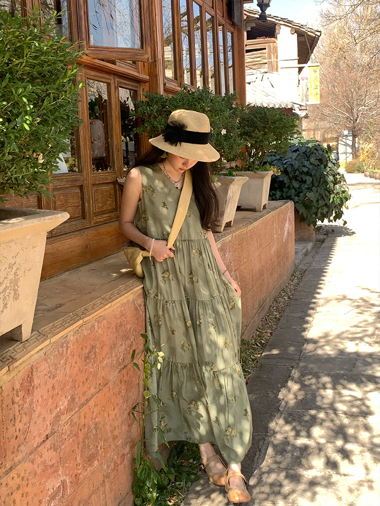 Light Spring Mountains Retro Floral Maxi Dress for Women - Loose V-Neck Sleeveless Long Dress, Perfect for Summer 90s & Y2K Style Light Spring Mountains Retro Floral Maxi Dress for Women - Loose V-Neck Sleeveless Long Dress, Perfect for Summer 90s & Y2K Style