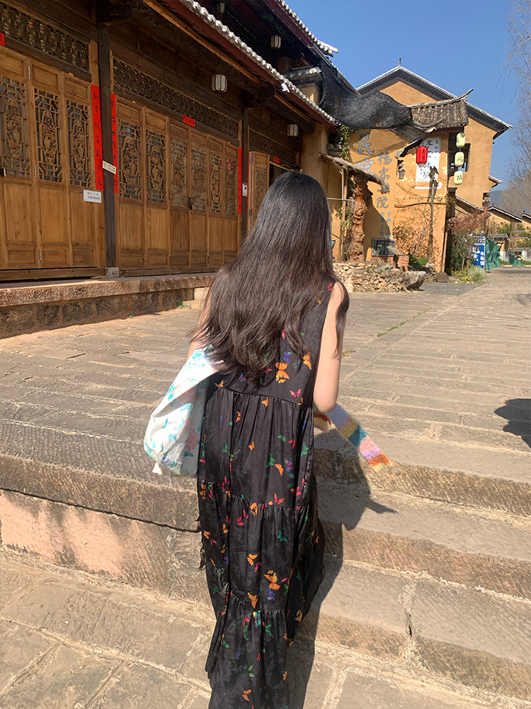 Light Spring Mountains Retro Floral Maxi Dress for Women - Loose V-Neck Sleeveless Long Dress, Perfect for Summer 90s & Y2K Style Light Spring Mountains Retro Floral Maxi Dress for Women - Loose V-Neck Sleeveless Long Dress, Perfect for Summer 90s & Y2K Style