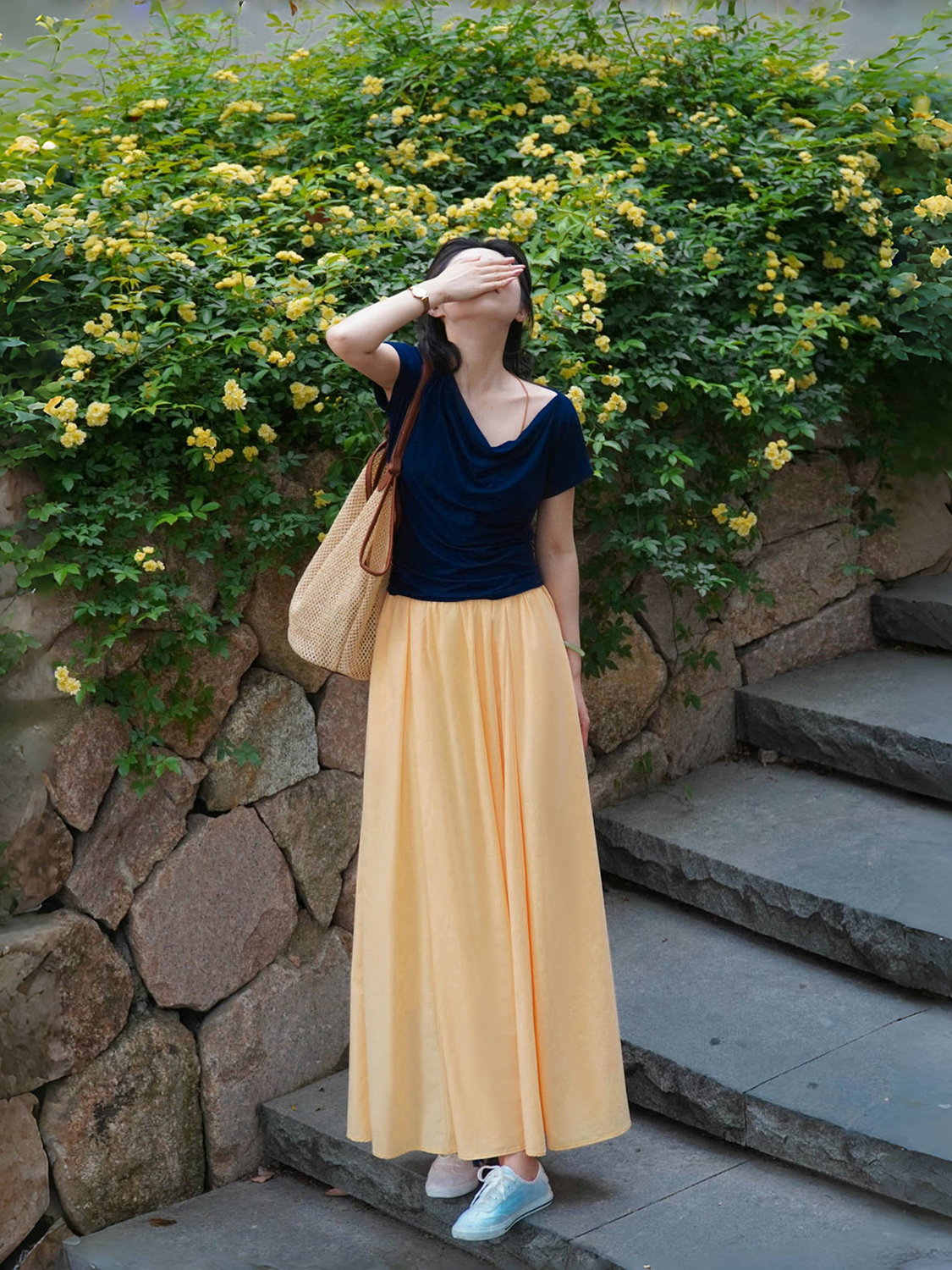 Light Yellow Pleated High-Waisted A-Line Long Skirt with Pockets, Zipper, Casual Parachute Style for a Slimming Effect Light Yellow Pleated High-Waisted A-Line Long Skirt with Pockets, Zipper, Casual Parachute Style for a Slimming Effect