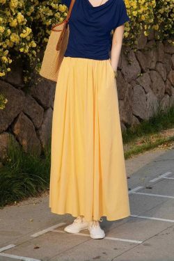 Light Yellow Pleated High-Waisted A-Line Long Skirt with Pockets, Zipper, Casual Parachute Style for a Slimming Effect