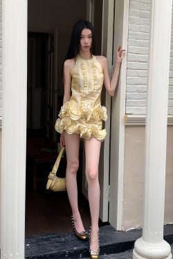 Light Yellow Summer Lace Halter Set with Rhinestones and Romantic Collar - Silk Thread Wave Design