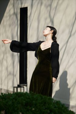 Lightweight Beaded Cardigan with Pipa Sleeves, Long-Sleeved Elegant Outerwear, Wrinkle-Resistant Short Jacket for Spring and Summer