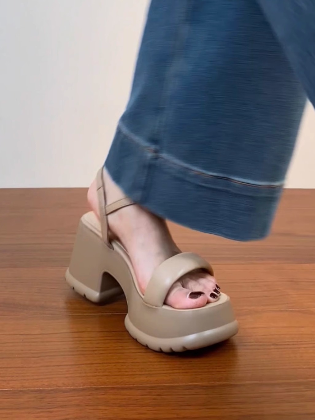 Lightweight Chunky-Heeled One-Strap Open-Toe Sandals for Women - Summer Waterproof Platform High Heels in First-Layer Cowhide Lightweight Chunky-Heeled One-Strap Open-Toe Sandals for Women - Summer Waterproof Platform High Heels in First-Layer Cowhide