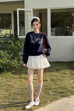 Lightweight Dark Blue Pearl Bow Pullover Sweatshirt - Round Neck Design for Women, Perfect for Spring Fashion