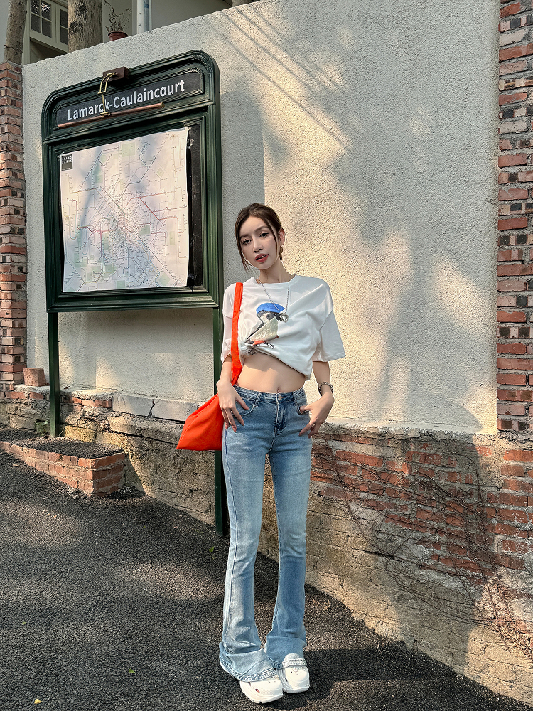 Lightweight Fleece Mid-Rise Slim Fit Flared Jeans for Women - Perfect for Spring and Autumn, Casual Chic Style Lightweight Fleece Mid-Rise Slim Fit Flared Jeans for Women - Perfect for Spring and Autumn, Casual Chic Style