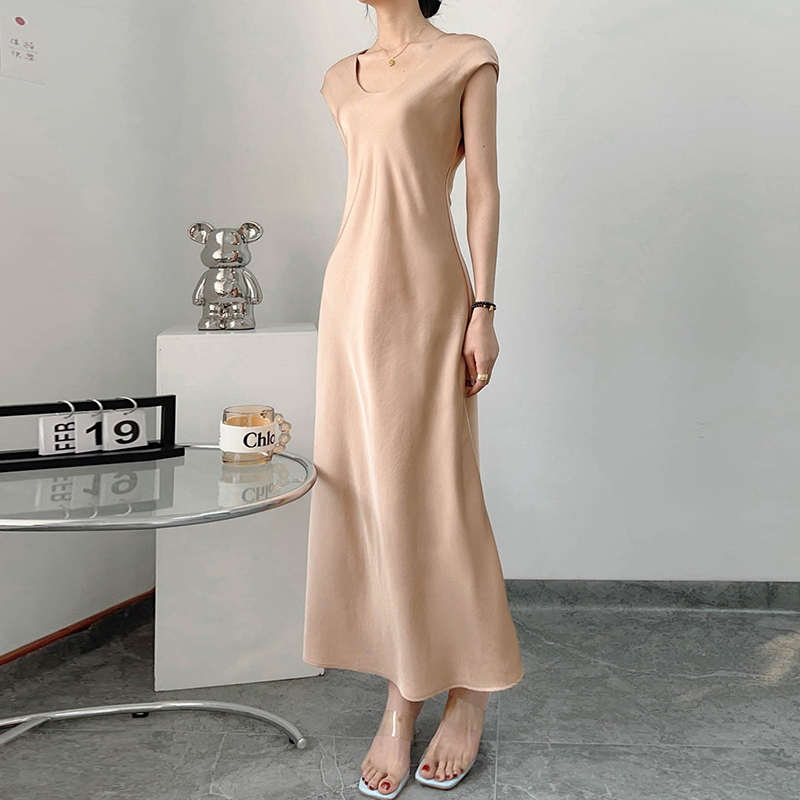 Lightweight Flowing Dress with Connected Sleeves, Diagonal Cut, Minimalist Style, Elegant Summer Slim-Fit, Mid-Length Skirt Lightweight Flowing Dress with Connected Sleeves, Diagonal Cut, Minimalist Style, Elegant Summer Slim-Fit, Mid-Length Skirt