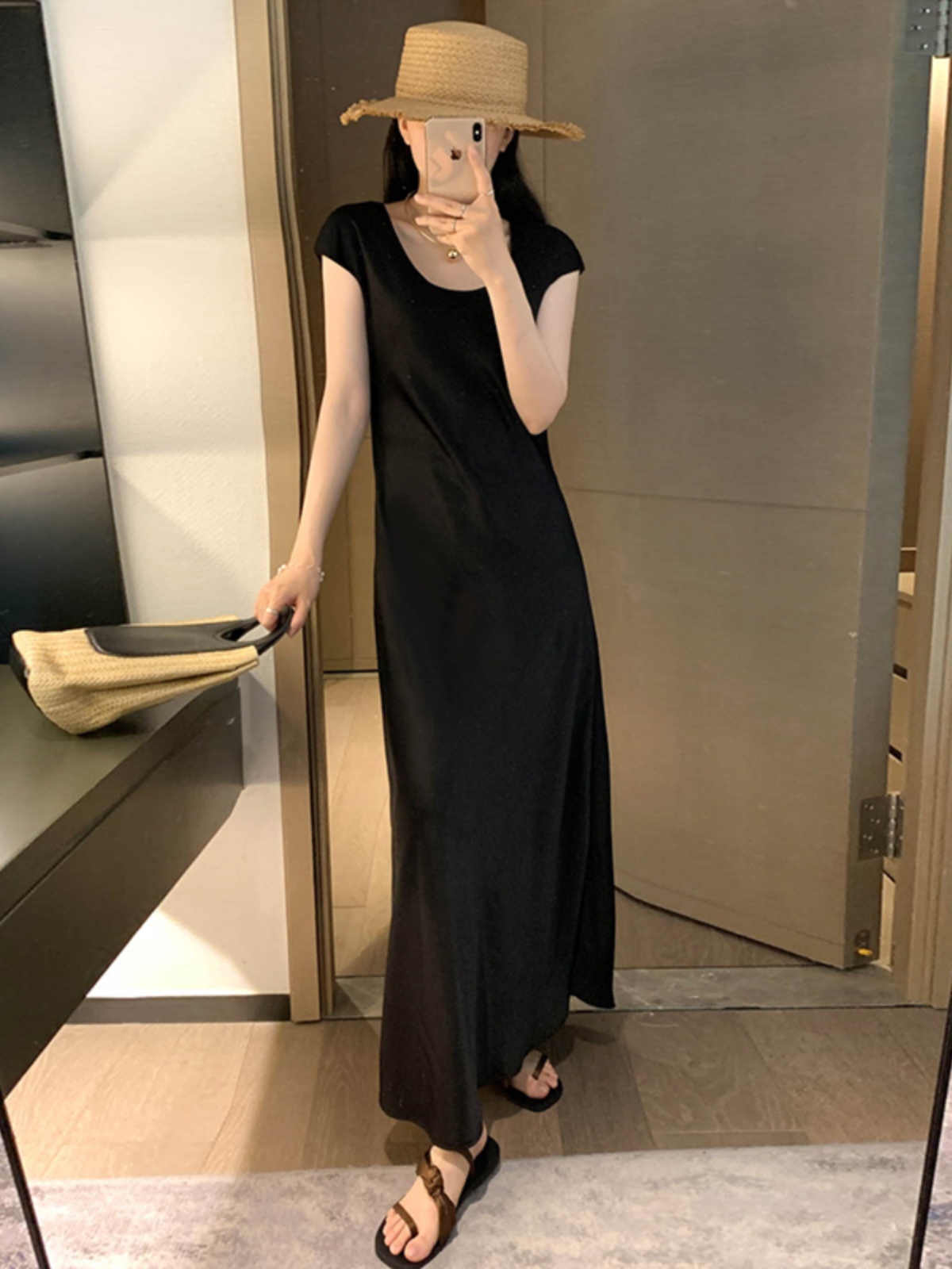 Lightweight Flowing Dress with Connected Sleeves, Diagonal Cut, Minimalist Style, Elegant Summer Slim-Fit, Mid-Length Skirt Lightweight Flowing Dress with Connected Sleeves, Diagonal Cut, Minimalist Style, Elegant Summer Slim-Fit, Mid-Length Skirt