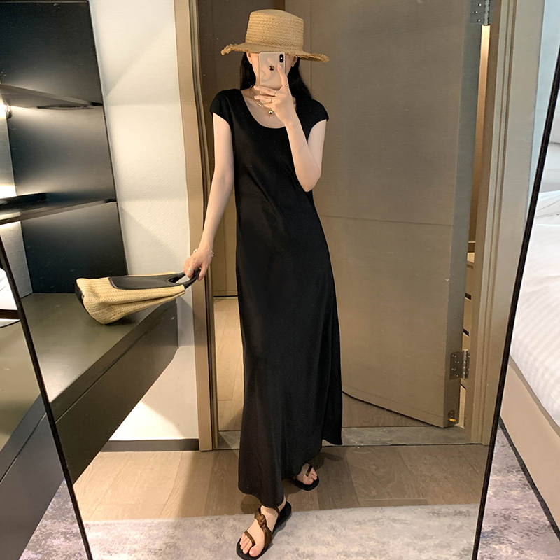 Lightweight Flowing Dress with Connected Sleeves, Diagonal Cut, Minimalist Style, Elegant Summer Slim-Fit, Mid-Length Skirt Lightweight Flowing Dress with Connected Sleeves, Diagonal Cut, Minimalist Style, Elegant Summer Slim-Fit, Mid-Length Skirt