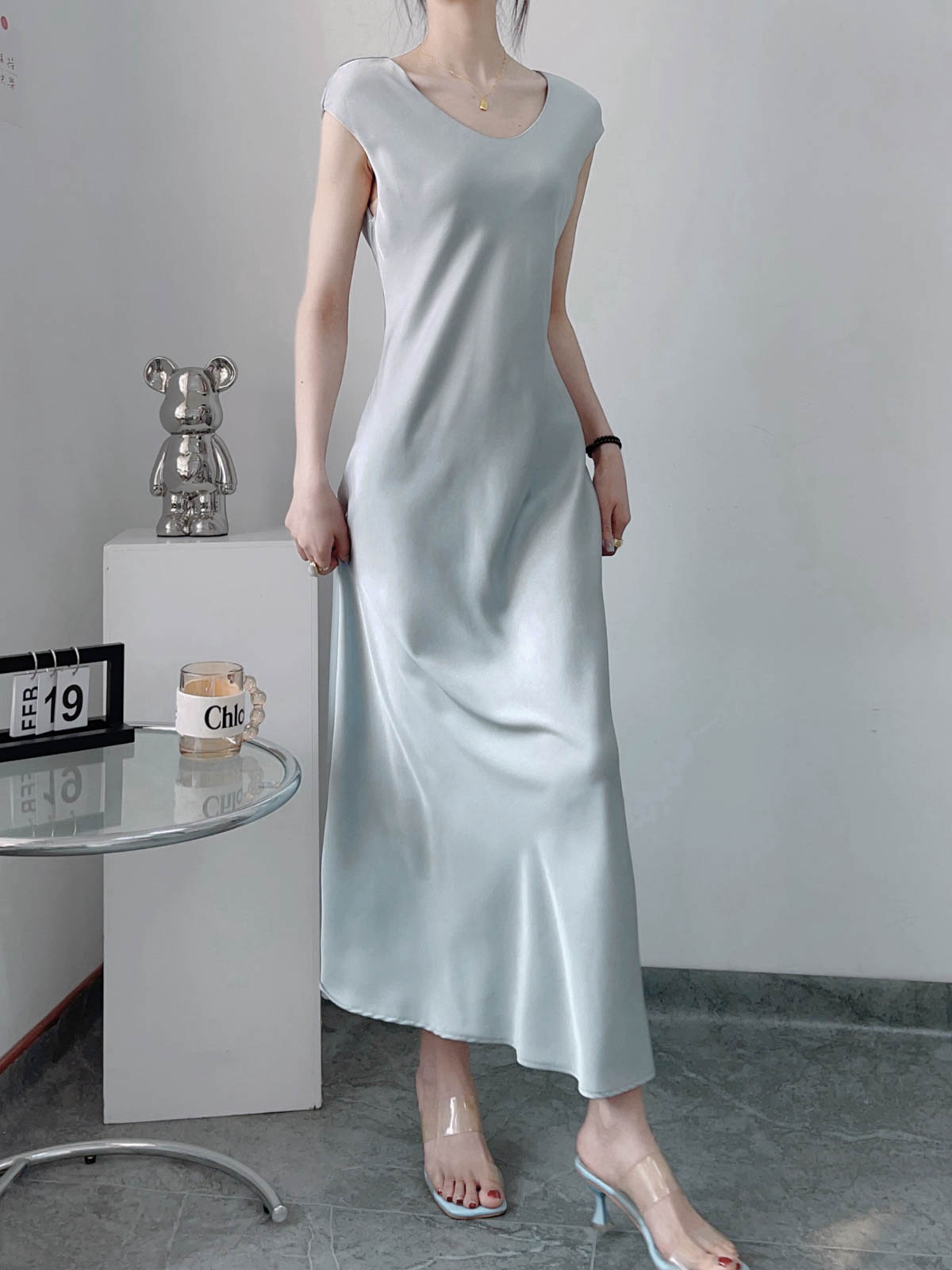 Lightweight Flowing Dress with Connected Sleeves, Diagonal Cut, Minimalist Style, Elegant Summer Slim-Fit, Mid-Length Skirt Lightweight Flowing Dress with Connected Sleeves, Diagonal Cut, Minimalist Style, Elegant Summer Slim-Fit, Mid-Length Skirt