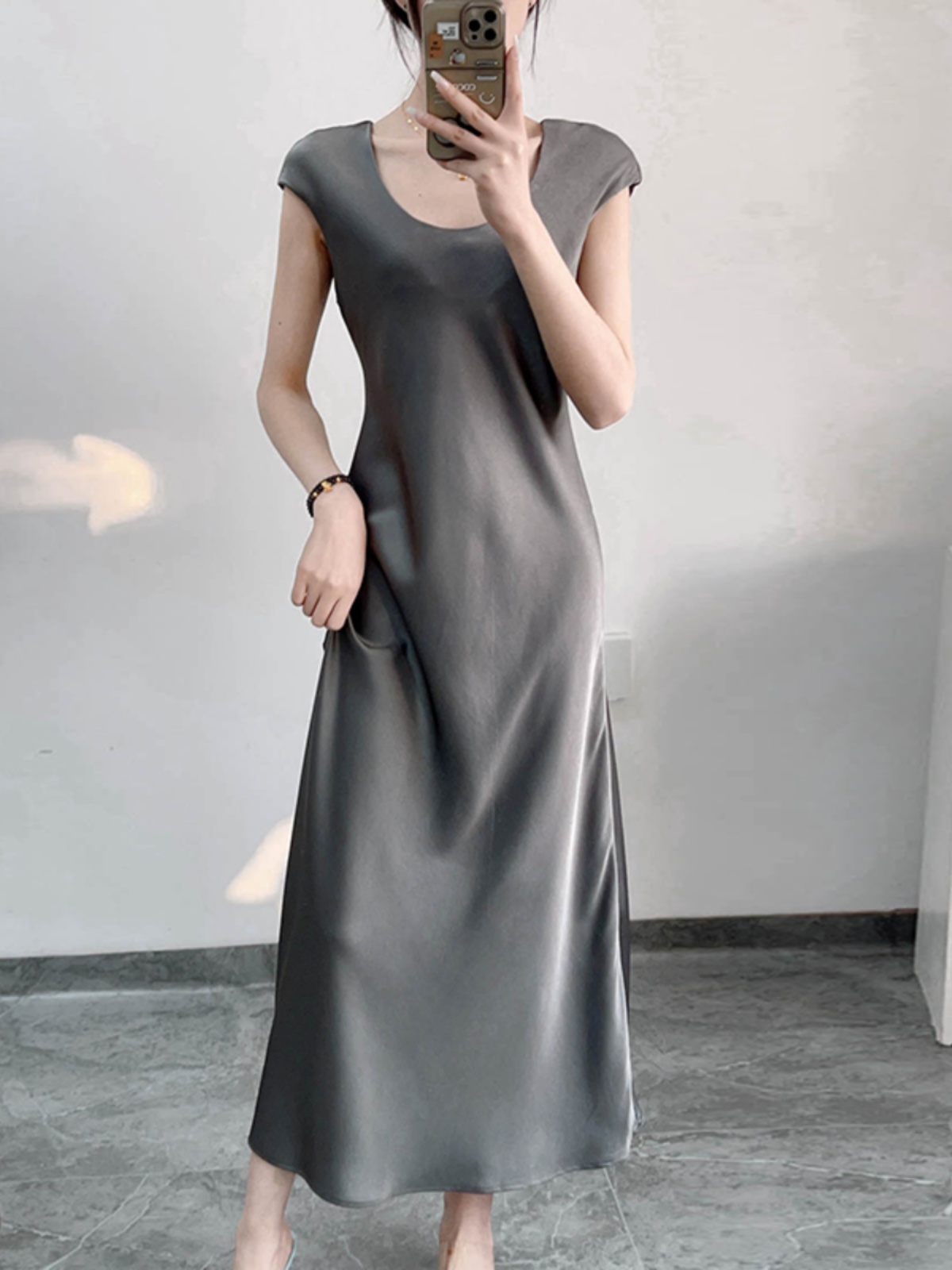Lightweight Flowing Dress with Connected Sleeves, Diagonal Cut, Minimalist Style, Elegant Summer Slim-Fit, Mid-Length Skirt Lightweight Flowing Dress with Connected Sleeves, Diagonal Cut, Minimalist Style, Elegant Summer Slim-Fit, Mid-Length Skirt