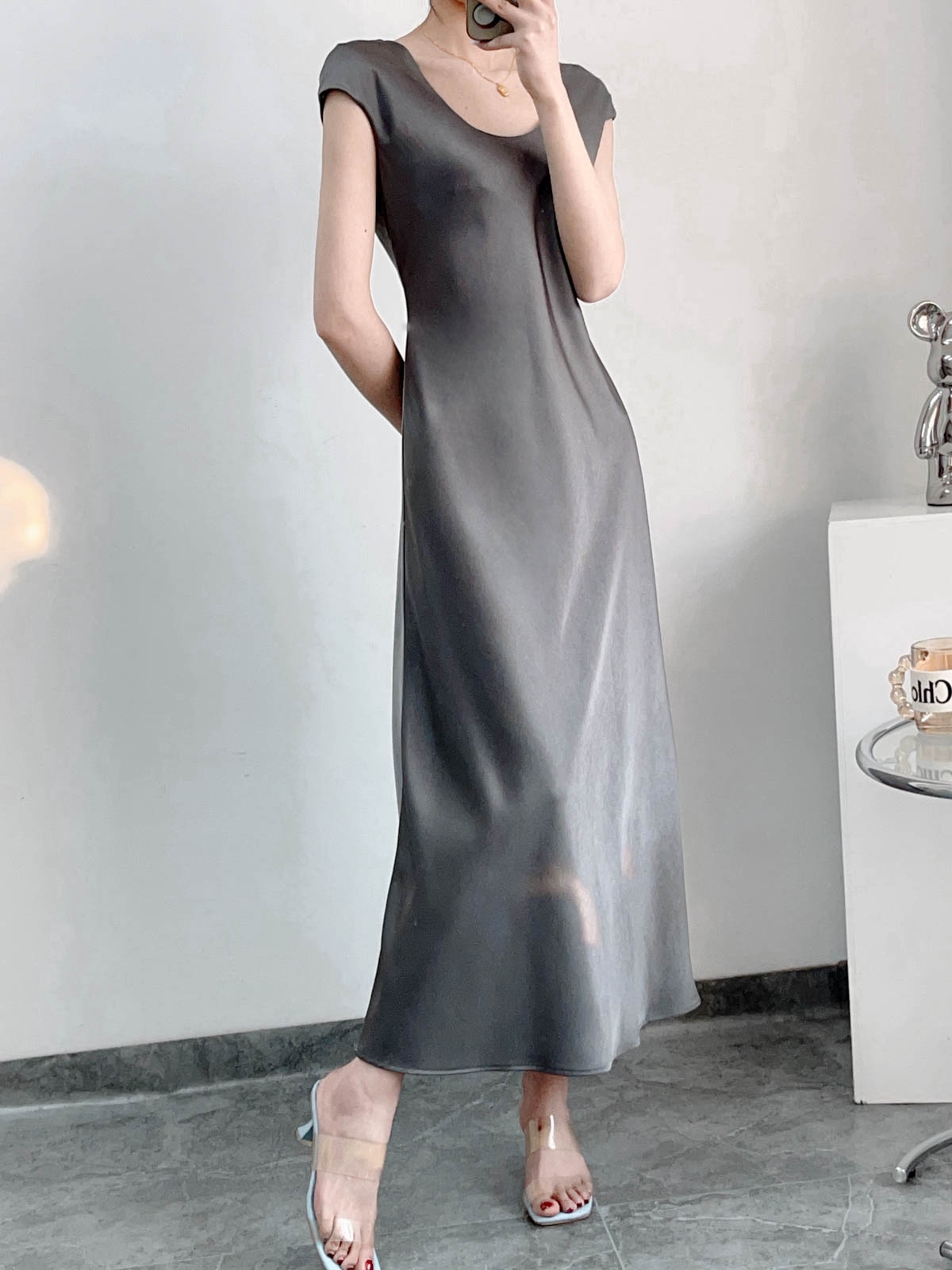 Lightweight Flowing Dress with Connected Sleeves, Diagonal Cut, Minimalist Style, Elegant Summer Slim-Fit, Mid-Length Skirt Lightweight Flowing Dress with Connected Sleeves, Diagonal Cut, Minimalist Style, Elegant Summer Slim-Fit, Mid-Length Skirt