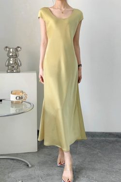 Lightweight Flowing Dress with Connected Sleeves, Diagonal Cut, Minimalist Style, Elegant Summer Slim-Fit, Mid-Length Skirt