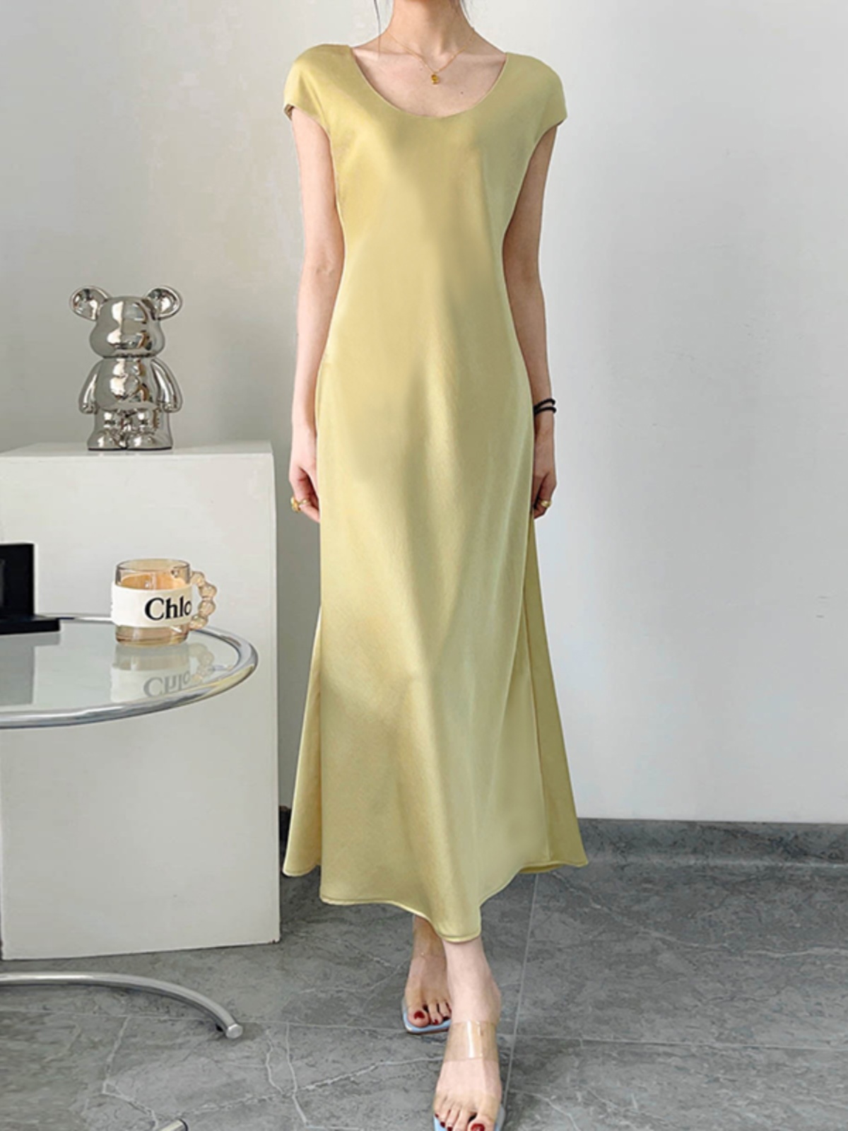 Lightweight Flowing Dress with Connected Sleeves, Diagonal Cut, Minimalist Style, Elegant Summer Slim-Fit, Mid-Length Skirt Lightweight Flowing Dress with Connected Sleeves, Diagonal Cut, Minimalist Style, Elegant Summer Slim-Fit, Mid-Length Skirt