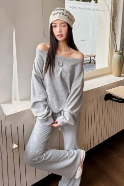 Lightweight Gray Off-Shoulder Sweatshirt for Women - Loose Fit Long Sleeve Top, Perfect for Spring & 90s-Inspired Style