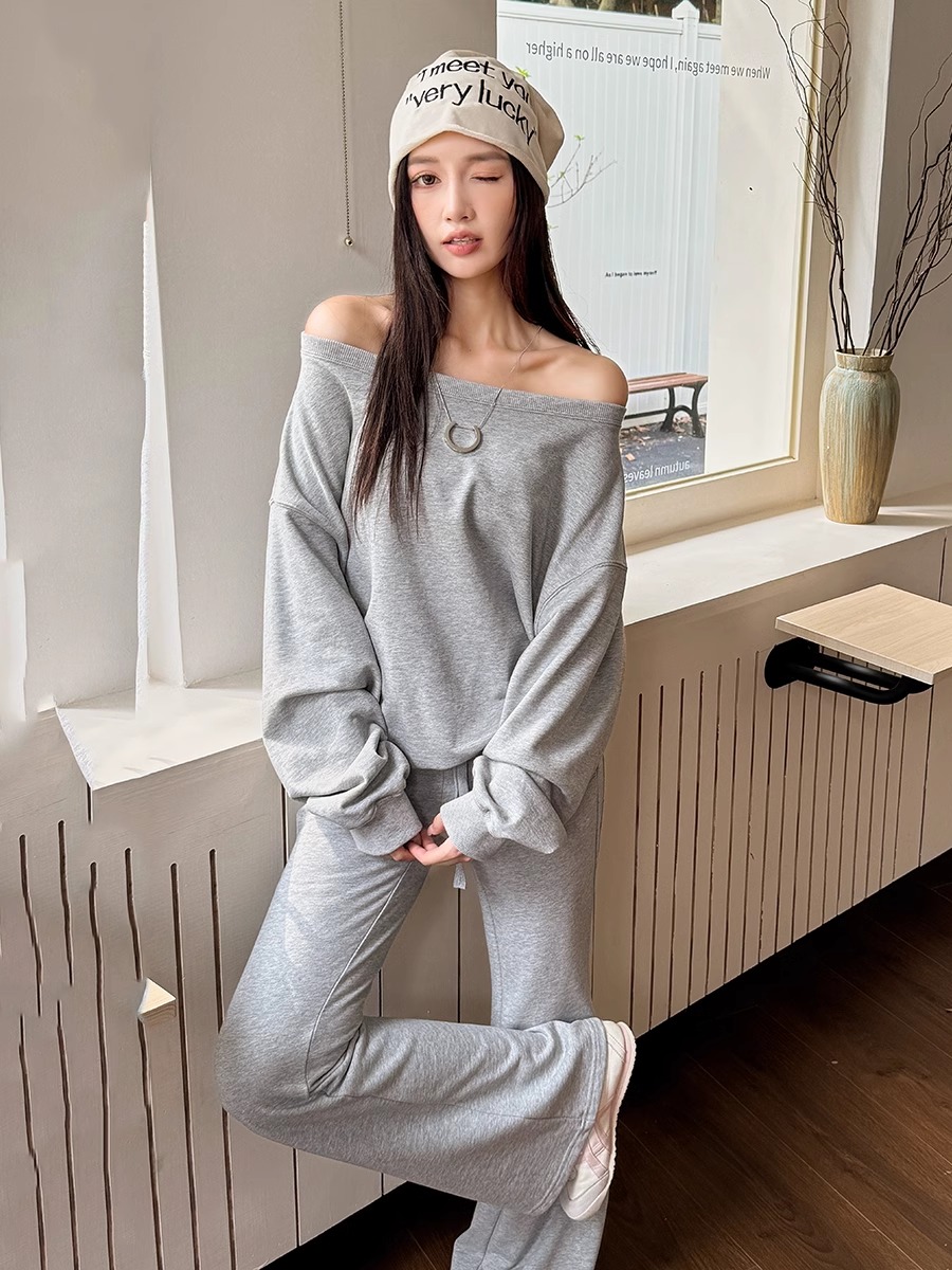 Lightweight Gray Off-Shoulder Sweatshirt for Women - Loose Fit Long Sleeve Top, Perfect for Spring & 90s-Inspired Style Lightweight Gray Off-Shoulder Sweatshirt for Women - Loose Fit Long Sleeve Top, Perfect for Spring & 90s-Inspired Style