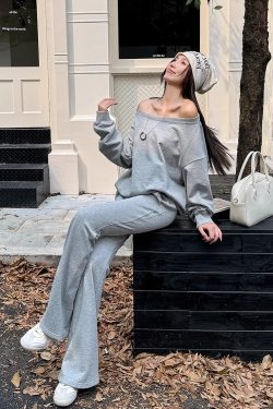 Lightweight Gray Off-Shoulder Sweatshirt for Women - Loose Fit Long Sleeve Top, Perfect for Spring & 90s-Inspired Style
