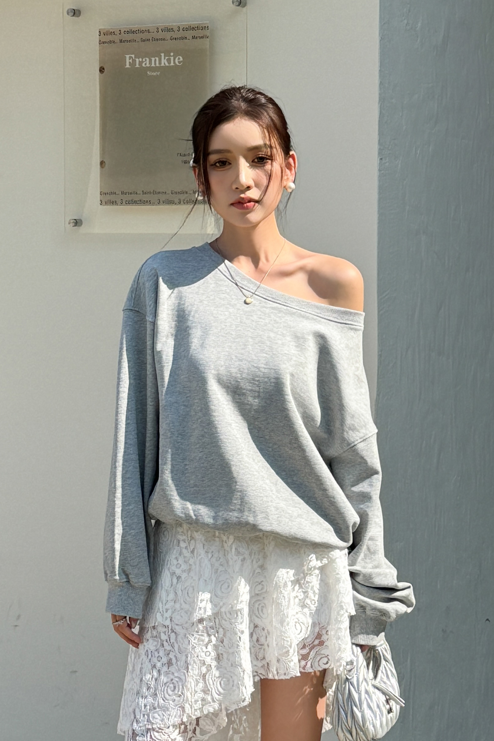 Lightweight Gray Off-Shoulder Sweatshirt for Women - Loose Fit Long Sleeve Top, Perfect for Spring & 90s-Inspired Style