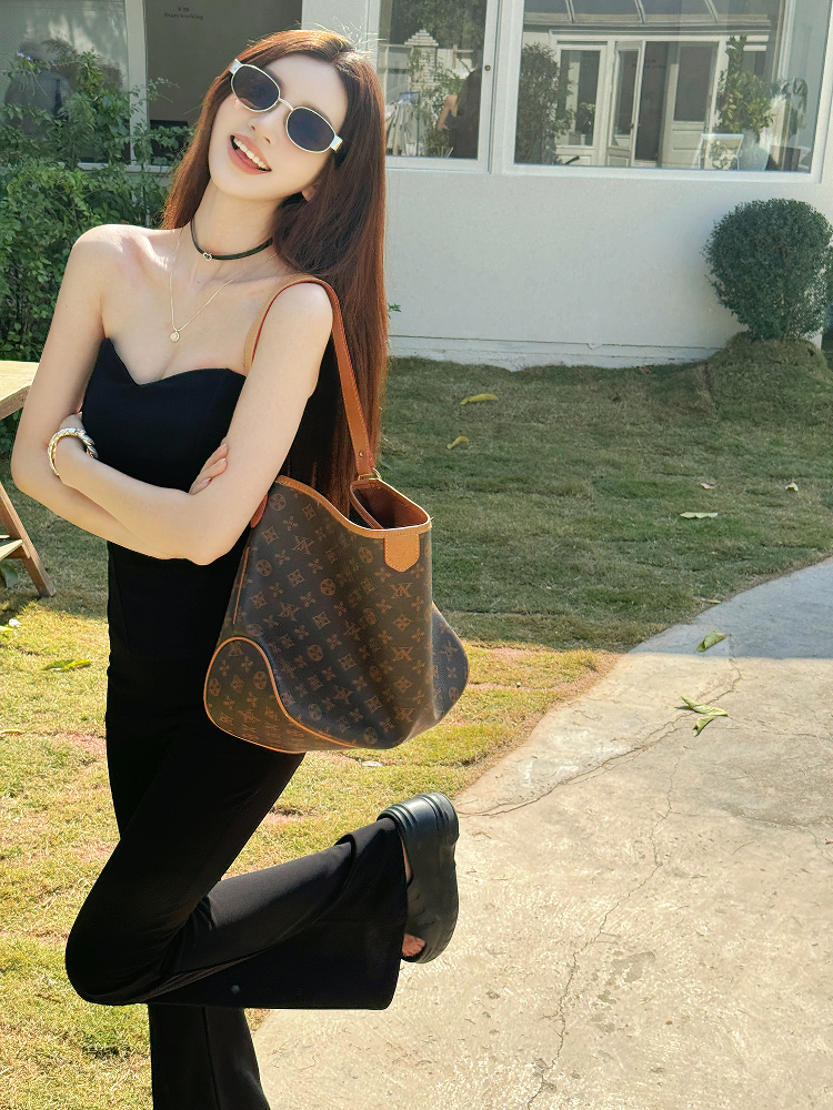 Lightweight High-Waisted Bell-Bottom Pants for Spring & Summer, Stretchy Slim-Fit Draped Wide-Leg Trousers Lightweight High-Waisted Bell-Bottom Pants for Spring & Summer, Stretchy Slim-Fit Draped Wide-Leg Trousers