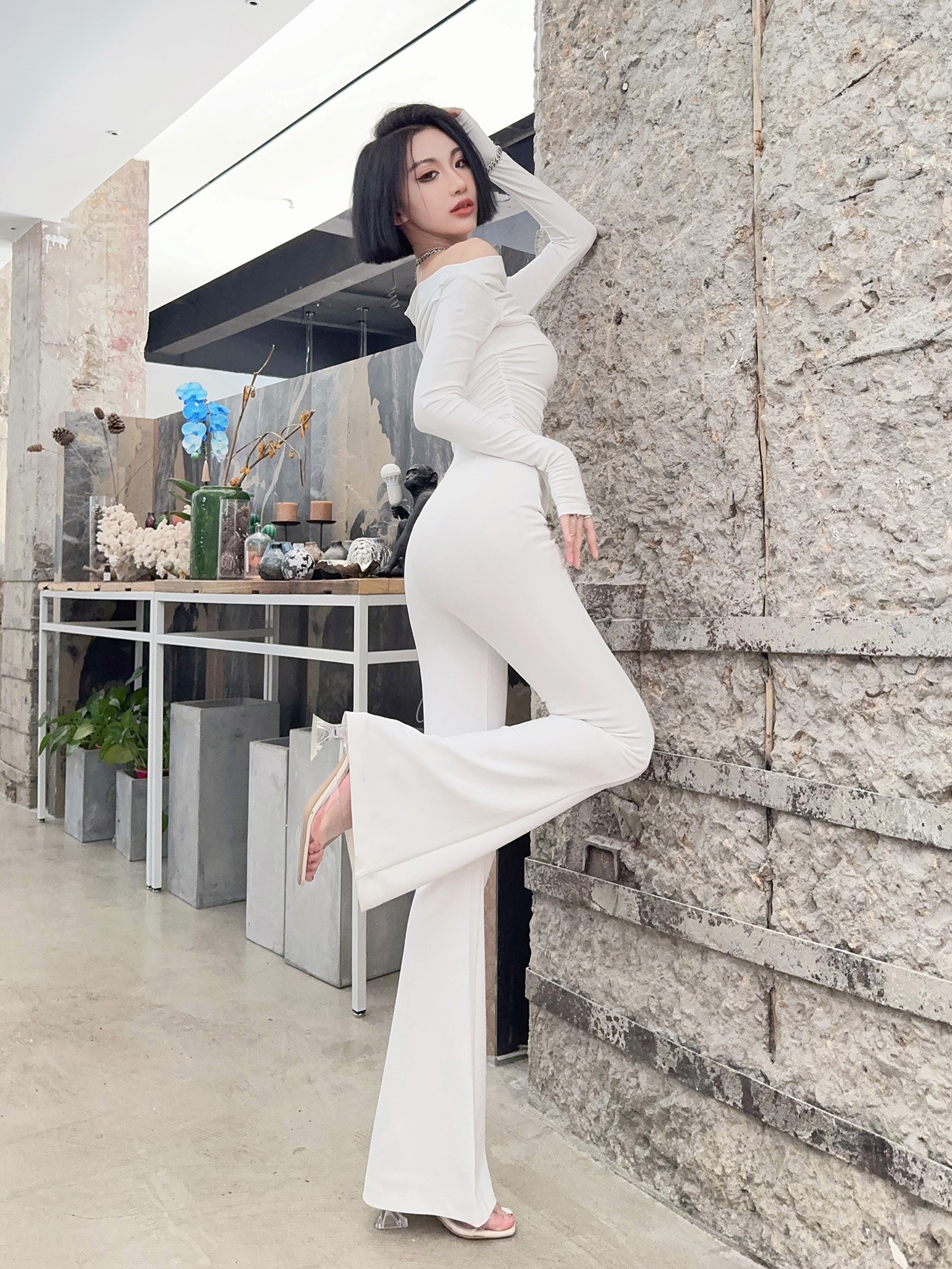 Lightweight High-Waisted Bell-Bottom Pants for Spring & Summer, Stretchy Slim-Fit Draped Wide-Leg Trousers Lightweight High-Waisted Bell-Bottom Pants for Spring & Summer, Stretchy Slim-Fit Draped Wide-Leg Trousers